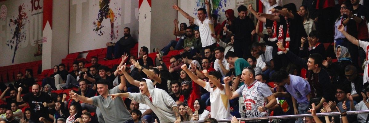 Samsunspor Basketbol Tribününden Renkli Görüntüler